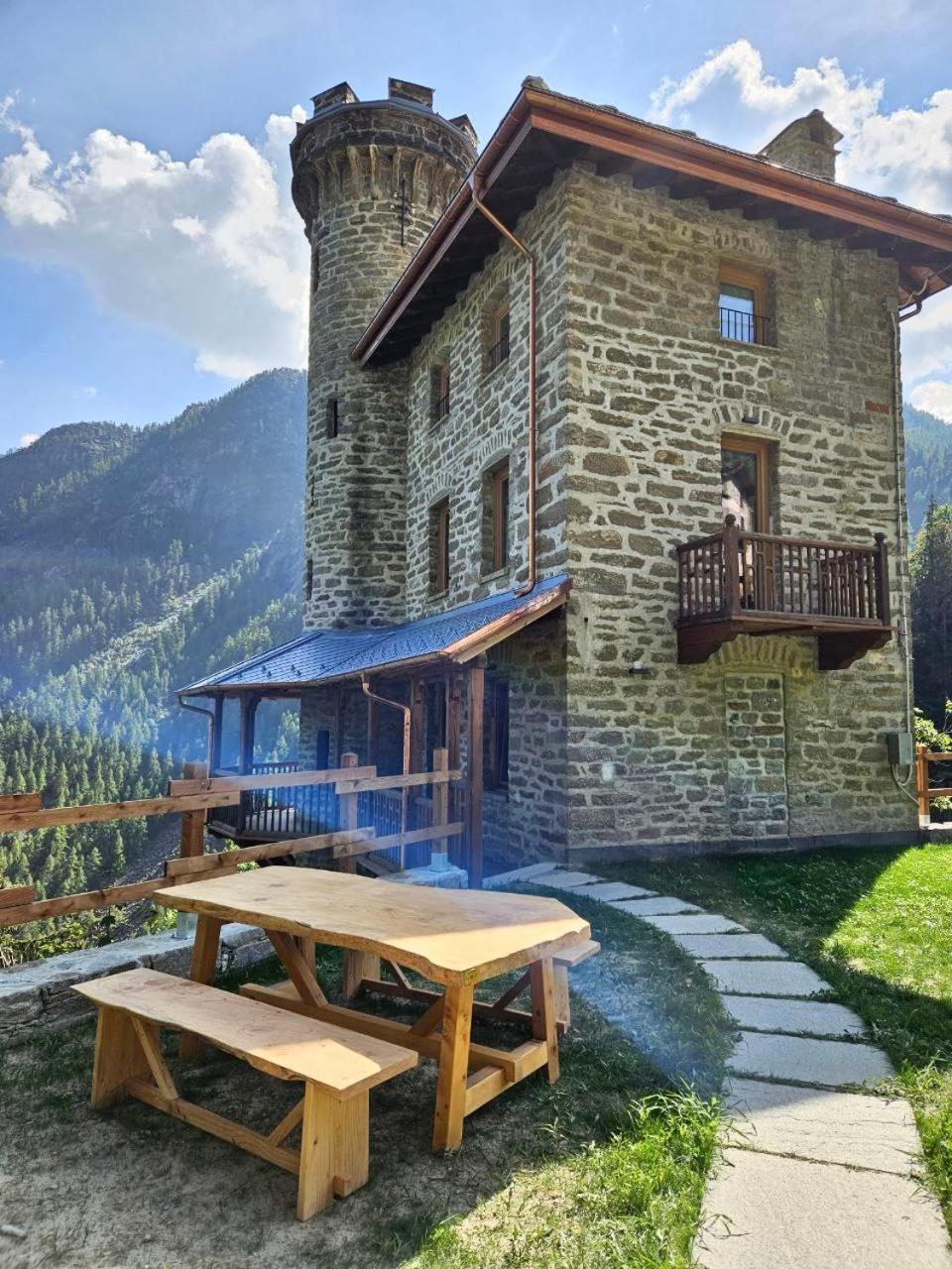 Il Castello Nel Bosco, Appartamento Torrente Champorcher Exterior photo