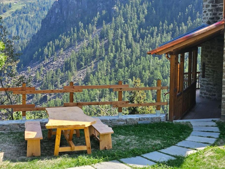 Il Castello Nel Bosco, Appartamento Torrente Champorcher Exterior photo